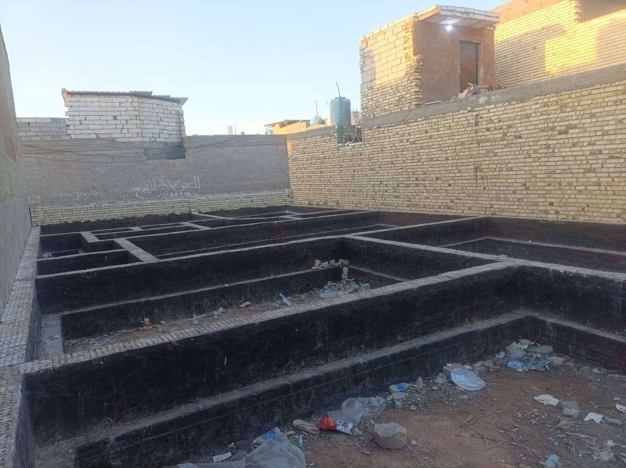 عرصه للبيع
200متر
10/20
صب بتلو مجعبه مزفته غرفتين صاله الاستقبال تبعد عن لشارع العام 50متر مقابيل حسينيه الطرفي
خلف سكله سيد ناجح
قرب حسينيه الجنابات عرض لشارع8متر 
 السعر45وبي مجال 
رقم***********
