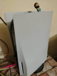 بلي 5 لبيع فات  واحد تيره بلي نضيف كلش يعني اخو الجديد واستخدام قليل و...