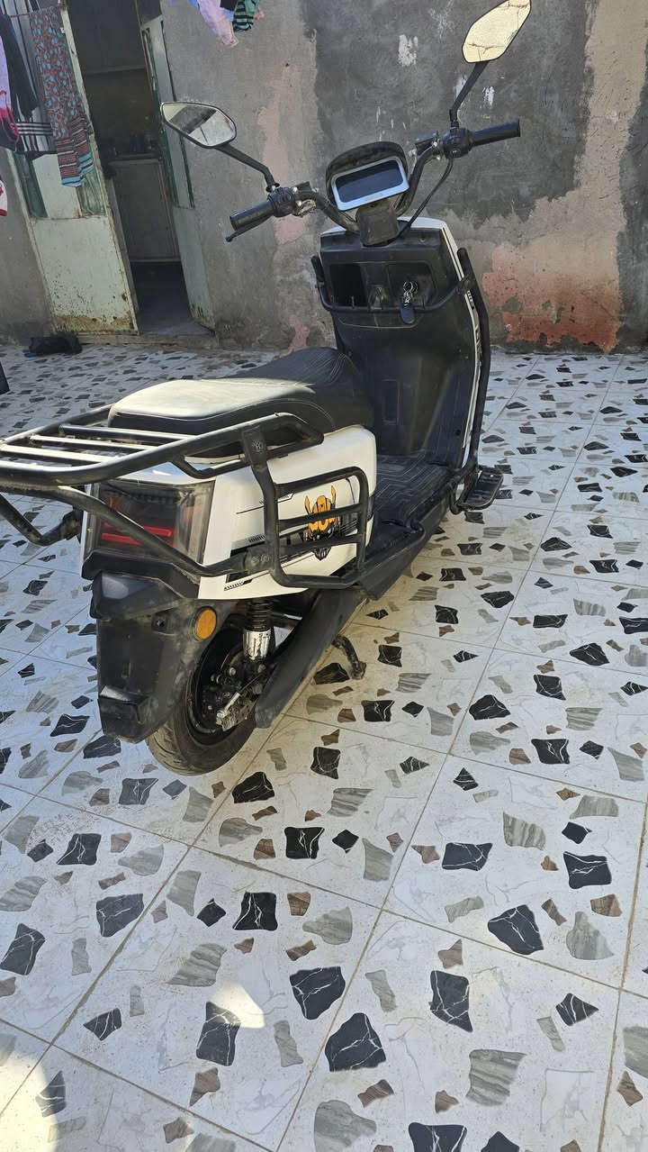 دراجه شحن ام عيون 6 باتري دراجه نضيفه سعر475 عنوان  البصرة كرمة علي واتس*********** هاتف***********
