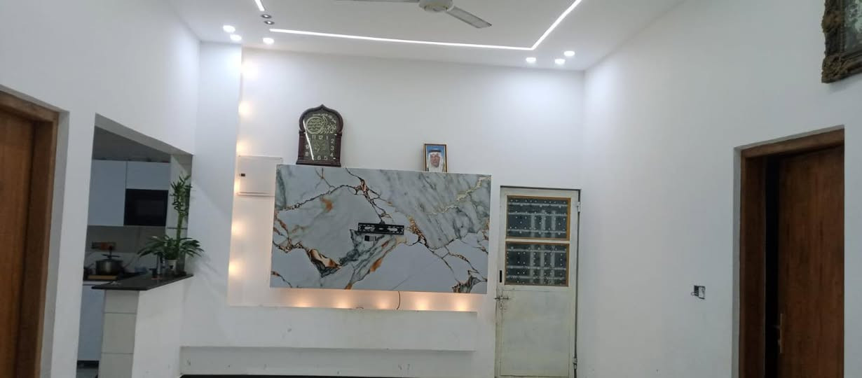 طابو صرف عرصه يتحول مباشره بااسم المشتري البناء قبل ٣ سنوات بناء بلوك مساحه الارض ميتين متر طابق واحد غرفتين منام غرفه بيهه حمام العنوان بصره طريق الوسطي مجمعات يمه ومستوصف مدارس شارع تبليط مصرف الدم يمه  الي يحب تفاقيل اكثر يتواصل على هاذا الرقم  ***********
