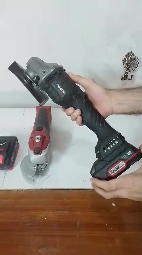 السلام عليكم شباب 

كوسرات ثنين👇
1 - كوسرة باركسايد برشلز مبدل بيها كارت وشغالة على ثلاث سرع 
2 - كوسرة اوزتو شغالة ابلادية 
(( ما عندي بطارية اوزتو ف شغلتها على البطارية العادية جطل حتى ابين الكم شغلها ))*

ثنينهن بسعر 15 ألف 

المكان بغداد 
واكو توصيل


**إذا كنت صاحب هذا الإعلان وتريد حذفه لأي سبب، رجاءا أرسل رسالة إلى الدعم الفني**