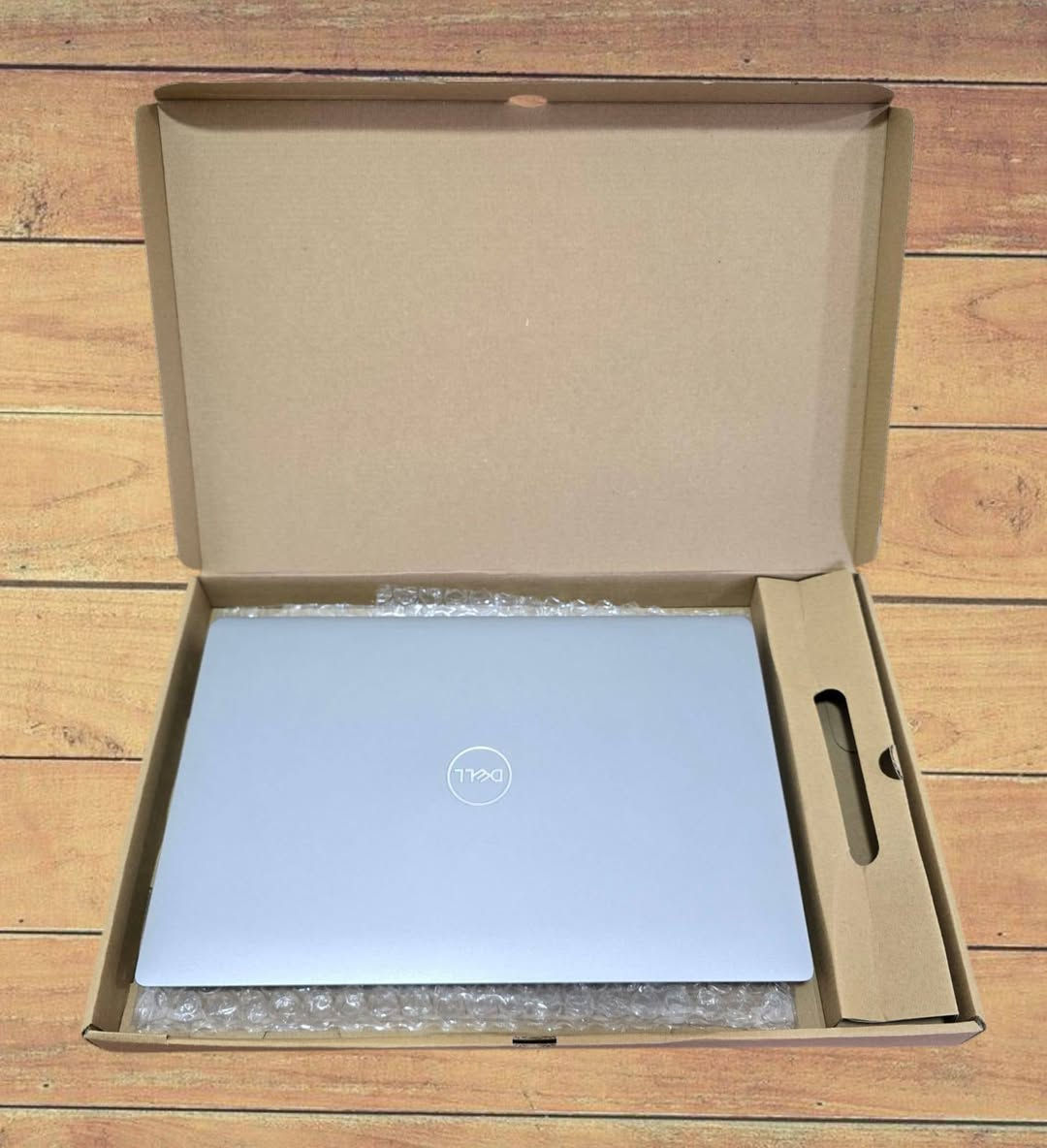 💥لابتوب💻 بالكرتون📦 من جيل 11 💁‍♂️
   جهاز متكامل من جميع النواحي بسعر خيالي 
🔥بسعرر 325 الف دينار فقط 💁
🔥أرخص سعر في العراق🔥

💻لابتوب من الجيل 11 سوبر سلم😍
 • نظافة الجهاز: 100%
• يحتوي على بصمة الإصبع وحساس الوجه و العين 
 • فحص شامل قبل الاستلام
 • ضمان شهر كامل استبدال في حال وجود أي خلل

🔷 DELL LATITUDE 5420
  أداء عملي وسعر خيالي👌
💻لابتوب ممتاز لرجال الأعمال، الأساتذة ،طلاب الجامعات ، والتصميم، والبرامج الهندسية، و الاوتوكاد، والماتلاب، والألعاب 🎮
يجمع بين الأداء والجودة بسعر ولا أروع!

✅المواصفات الكاملة:
🟩 المعالج Cor i 5 
🟩 الجيل الحادي عشر 11
🟩 الرام 8 گيگا DDR4 
🟩 الهارد 256 GB نوع SSD السريع جداً 
🟩حجم الشاشة 14.1 انج 
🟩 كارت شاشة Intel 4 GB
🟩بطارية ليثيوم ممتازة جدا تدوم ساعات طويله 🔋
🟩 يحتوي على جميع المنافذ 
🟩 وندوز 10 برو الأصلي 
💥ملحقات الجهاز
شاحنة الاصلية ➕ حقيبة هدية 🎁

📞للطلب والاستفسار راسلنا الآن :
على الخاص او على الواتساب
***********
