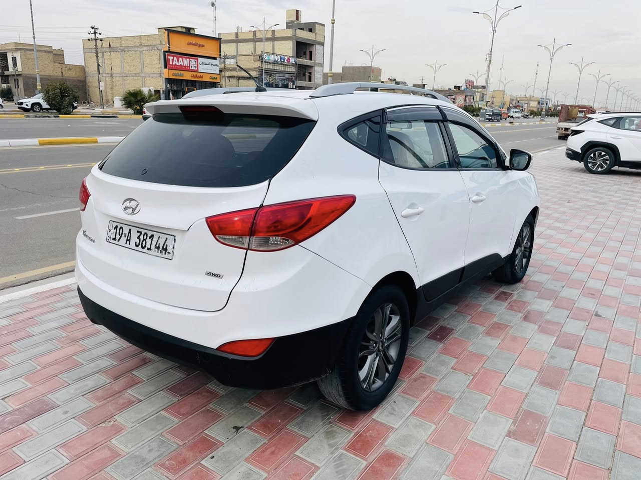 اسلام عليكم للبيع هونداي توسان موديل 2015 خليجي 
ماشيه 130 الف كيلو متر 
رقم كربلاء دولي جديد
محرك 2000دوش السياره جديده وجاهزه من كلشي تبريد تدفئه 
حداديه تخم تاير 
السعر 133
للاستفسار اكثر اتصل / ***********
عنوان السياره كربلاء المقدسة اخون مكلف بنشر بيع فقط
