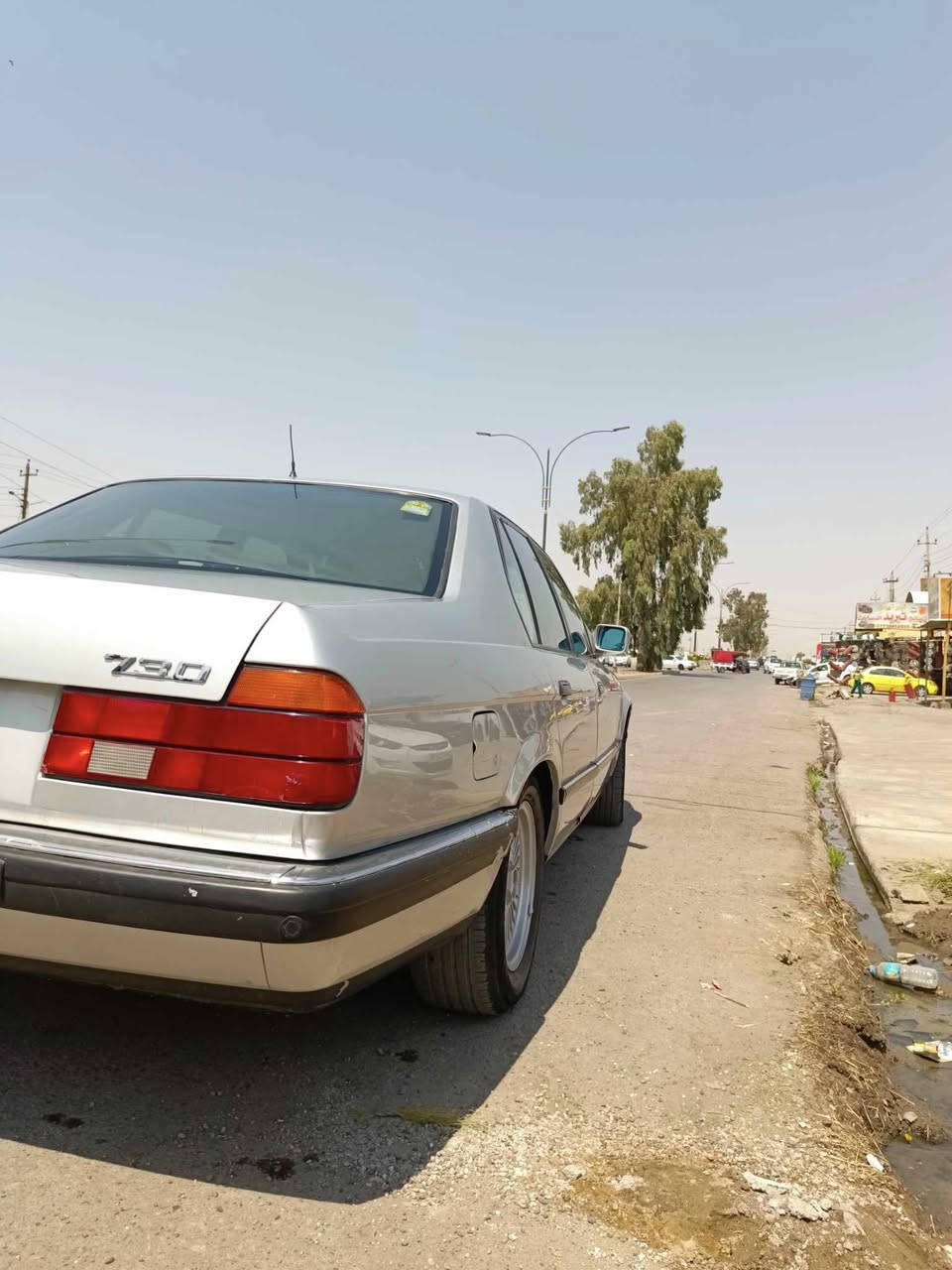 السلام عليكم بي ام للبيع الحجم 730V8السياره أحلامن الصوره تبريد تدفئه كلها شغاله جوم كهرب توماتيك سياره مال جناي اتريك بصره شرط كابون بانزين موجود بيها رقم الماني العنوان موصل جانب الايسر زيونه مجاور المرور الاستفسار عل الرقم ***********
