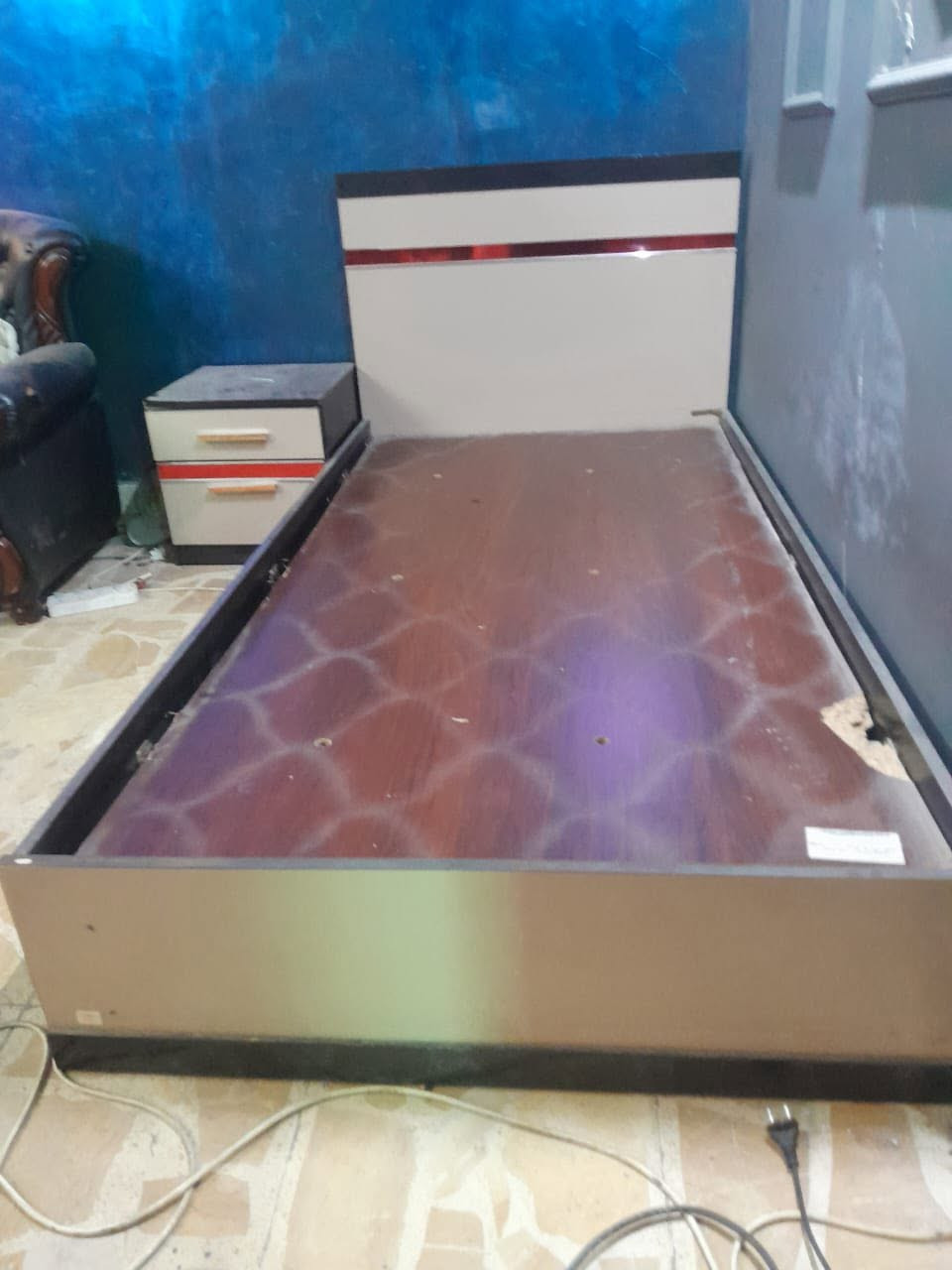 سلام عليكم عندي ست غرف مالزيه شبابيا البيع 
***********
