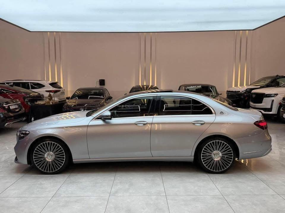 E200 للبيع وراد الماني بنراما فول السياره ضمان دولي للأستفسار ***********بدون حادث السعر ٣٦٠ وبيه مجال بسيط
