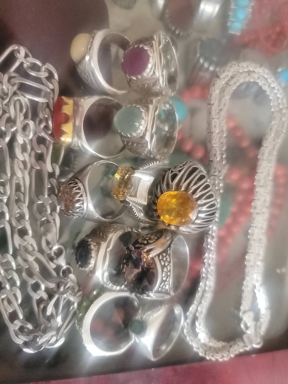 للبيع فضه احجار كريمه يعني مرجان وتوباز وياقوت وموزنايت واوبال وزمرد وزبرجد احجار طبيعيه غير معالجه 
 زناجيل عدد 2فرعوني وكاتير+11خاتم 
الوزن الكلي 205

توصيل بغداد فقط 
جماعه الكسر متفيدك


**إذا كنت صاحب هذا الإعلان وتريد حذفه لأي سبب، رجاءا أرسل رسالة إلى الدعم الفني**