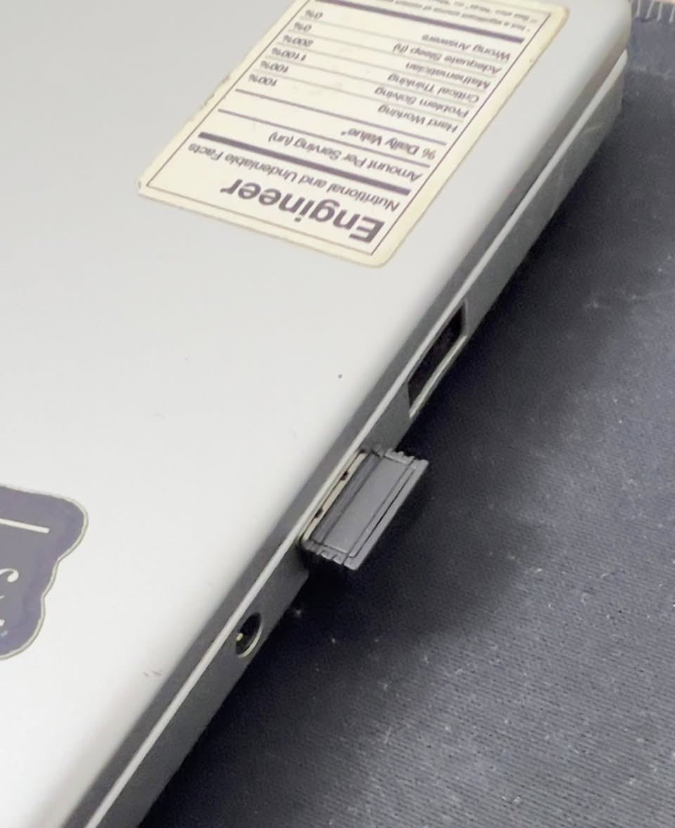 لابتوب هواوي MateBook D15 (للبيع)
جهاز نظيف جداً وأخو الجديد، استخدام منزلي خفيف وما مفتوح ولا مصلح.
⚙️ المواصفات:
 المعالج: Core i5 (سريع مال كرف وشغل).
 الرام: 8 جيجا (سلاسة وبدون أي تعليق).
 الشاشة: 15.6 بوصة FHD مريحة للعين.
 المميزات: هيكل ألمنيوم خفيف، بصمة إصبع بزر التشغيل، وكاميرا مخفية بالكيبورد.
 الملحقات: الشاحن الأصلي ماله.
 السعر: [500 الف] (وبيه مجال للشراي).
 (متواجد توصيل وفحص واستلام).
📞 للتواصل: خاص أو واتساب ***********
