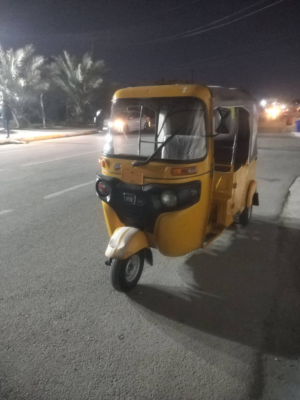 سلام عليكم تكتك 21تكتك مثل ما واضح كدامك نضيفه واي نقص مابيها يعني تاخذها بوجهك للشارع تخم تاير جديد جادر جديد تغليف كشنات ونايلون رقمي متوفر وتساب وعل خط ***********
