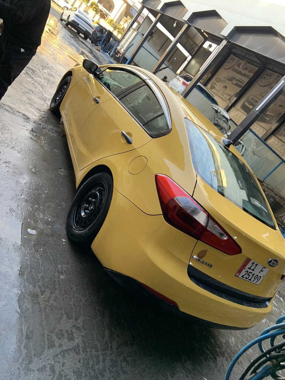 كيا فورتي ١٦
كير مكينه تبريد سيارة خير من لله 
نقصه هزاز صالنصه 
ضررهه جاملغ الايمن بدون دواخل 
مكاني شعب شارع صحه 
سيارة ماشيه ١٥٧

مواصفات عتياديه تحكمات وكامرة وشاشه 
للستفسار ***********
سعر ١٠٥ وبيه مجال
