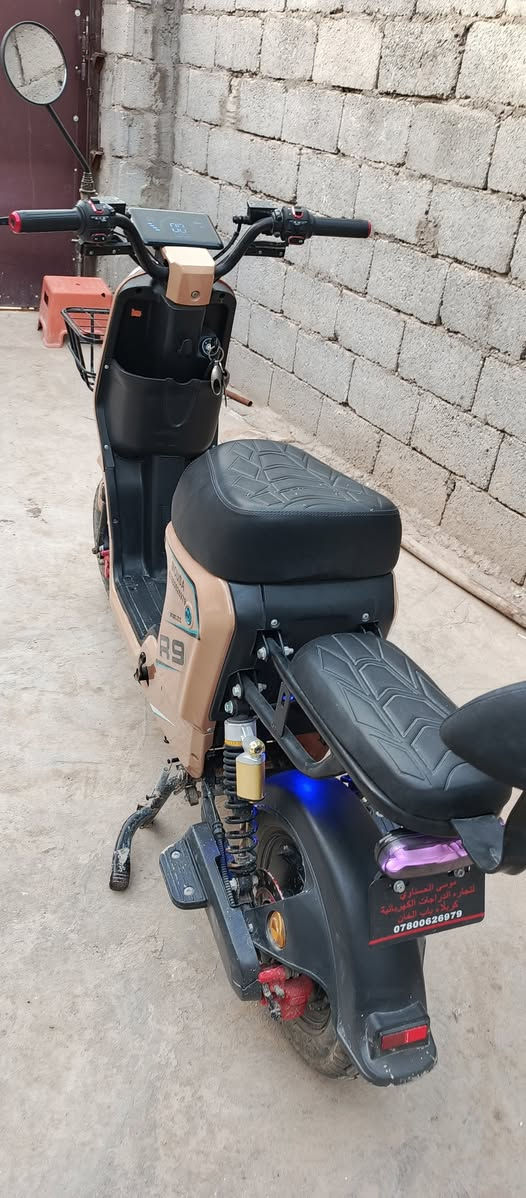 سلام عليكم دراجه شحن البيع R9نضيفه موديل 2025خمس بطاريات مكان كربلاء شبانات قرب دار الايتام الاستفسار اتصال على رقم *********** سعر 500وبيه مجال
