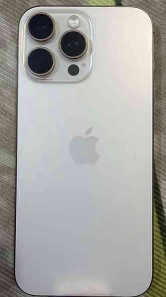 ايفون 16 برو ماكس نضافة 100% مشحون 70 دوره شرق اوسط بالضمان بعده 
نضيف كلش زلغ مابي الجهاز شرق اوسط بعده بالضمان بشهر 6 مشتغل الجهاز والضمان مالته بشهر 6 ينتهي ب 2026
بطارية 100% طبعاً
مشحون 70 مره فقط
كيبل الاصلي مامفتوح من الكارتون
استعمال كلش خفيف 

السعر 1.450.000

البصرة / الطويسة

***********
