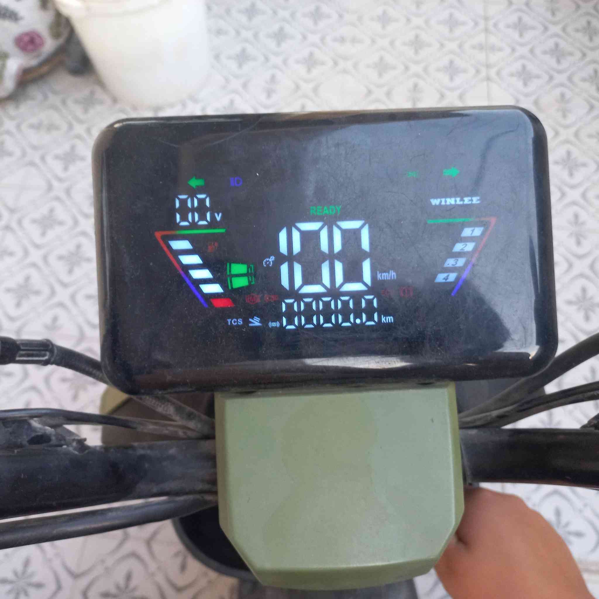 سلام عليكم
عندي دراجه شحن للبيع R9 
*خمس بطاريات 
*اربع سرعات 
*شاشه اعطال 
*بلوتوث +شحن هاتف 
*لايت عالي ناصي 
*مثبت سرعه
* البارك P +البك R
مكاني الدورة  السعر 450 وبيها مجال  
رقمي ***********
