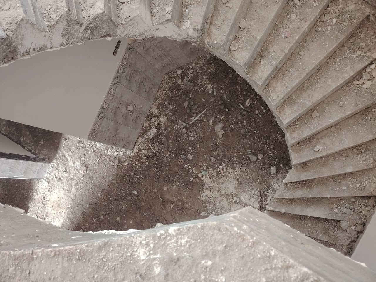 السلام عليكم شغلنا ليل ونهار برمضان يوجد كادر عمل جاهز  تصعيد مواد  / تنضيف بيوت  / تفليش  / تكشيط  / دفن نهري  / شقلنه ليل ونهار  / وماعليك بكلشي تاخذ شقل جاهز مني  / ومعداتنه جاهز وسياره تجيك للبيت ماعليك بس تصال على رقم/ ***********
