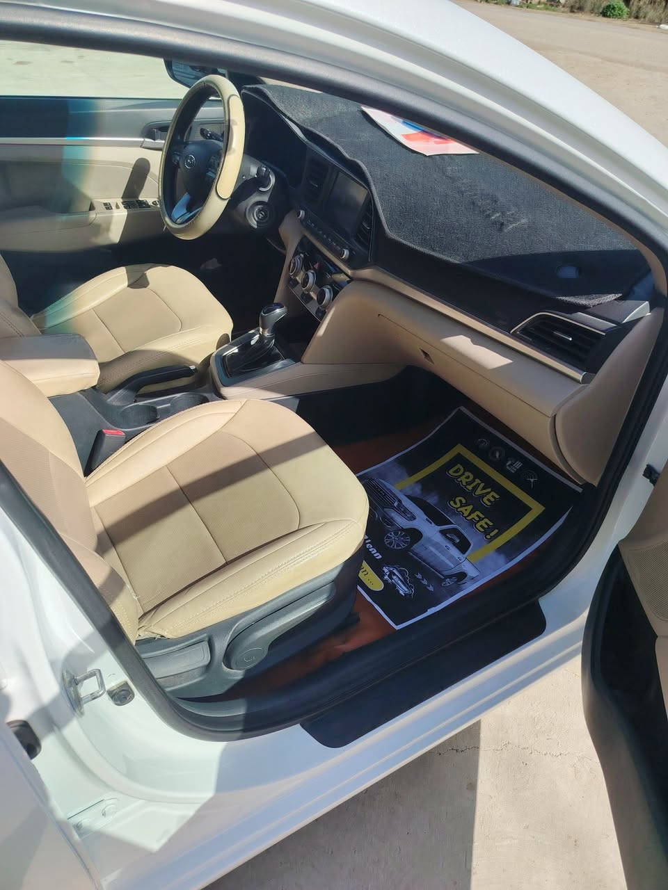 انترا امريكي رقم بابل حادثه سطحي فقط البنيد
لاشاصي ولالغد كير ومكينه / وصدر وتبريد وتايرات كله شغال نضافه فول
داخله جلد تفصال اصلي سعره 135 وبيه مجال مكان  بابل رقم *********** بيع مستعجل
