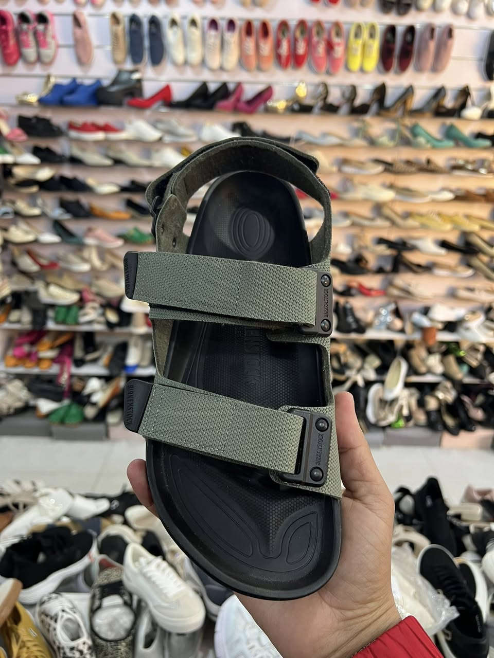 Birkenstock
made in german🇩🇪
بالة أوروبية، جديد

قياس: ٤٣
طول القدم: ٢٨

سعر: ٣٥،٠٠٠ 

- يوجد التوصيل


**إذا كنت صاحب هذا الإعلان وتريد حذفه لأي سبب، رجاءا أرسل رسالة إلى الدعم الفني**