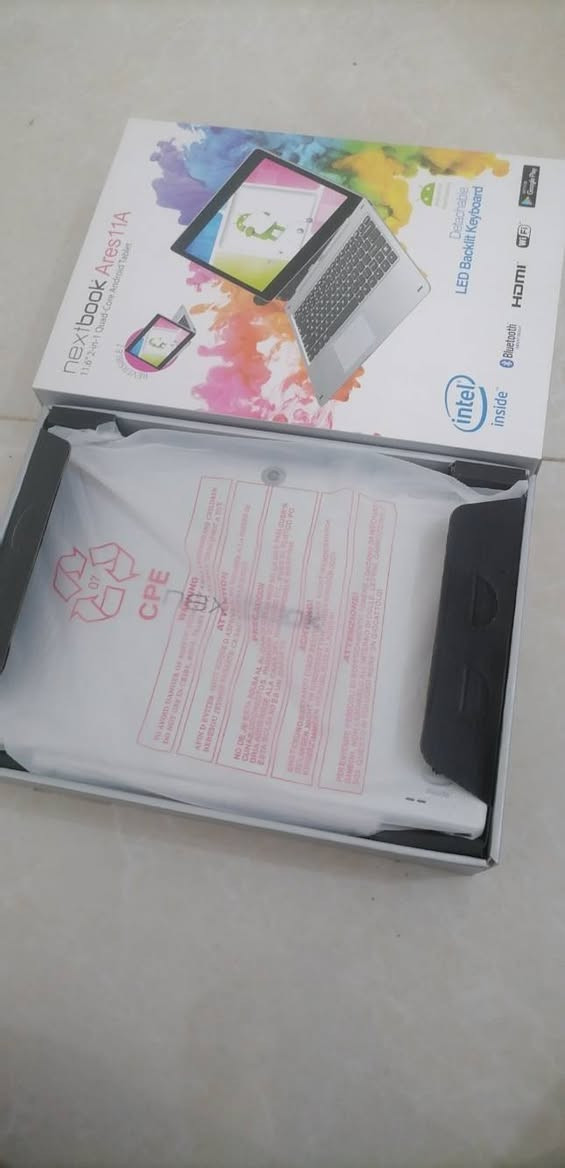 جهاز Nextbook Ares 11A، وهو جهاز تابلت بشاشة 11.6 بوصة قابل للتحويل إلى كمبيوتر محمول.يتميز الجهاز بـ لوحة مفاتيح قابلة للفصل (Detachable Keyboard) مع إضاءة خلفية LED.يعمل بنظام التشغيل Android 6.0 Marshmallow ويستخدم معالج Intel Atom.يحتوي على منافذ HDMI للتوصيل بشاشات خارجية ويدعم الاتصال عبر Bluetooth و Wi-Fi.
السعر 100 الف قفل


**إذا كنت صاحب هذا الإعلان وتريد حذفه لأي سبب، رجاءا أرسل رسالة إلى الدعم الفني**