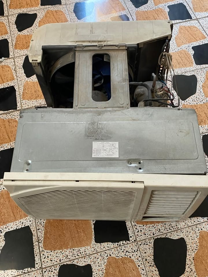 مكيف عاطل للبيع   بغداد البياع ***********
