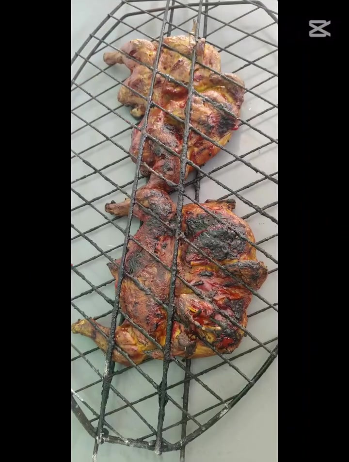 دجاج شوي عل فحم + تمن احمر + طرشي + كرصه خبز يكفي 4 نفرات 10 الاف التوصيل مجاني لكل مناطق الشامية ريف اومدينه للحجز ***********
