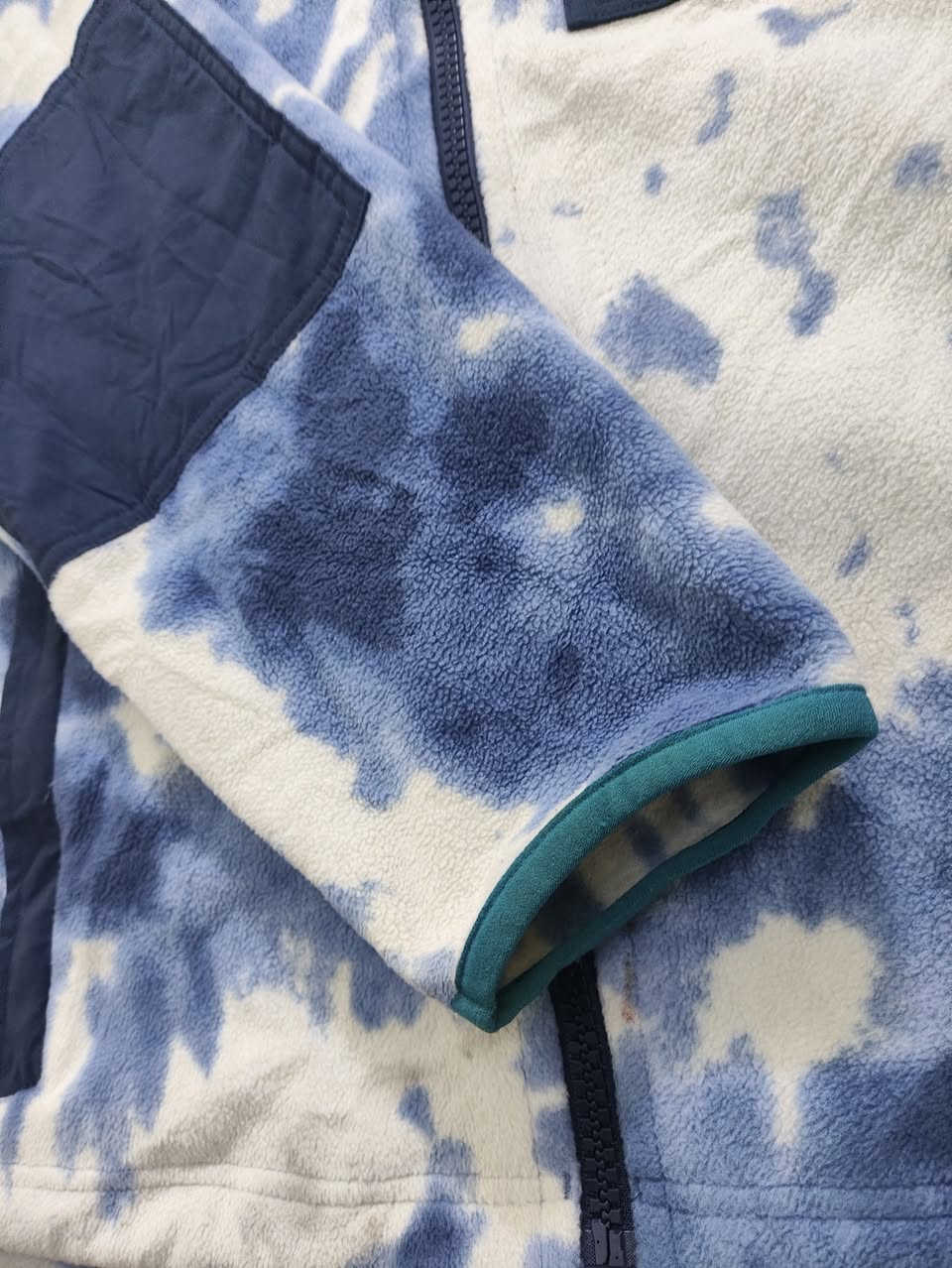 Berghaus ✔️✔️
باله اورجنال %100
نظافة %100 
 L القياس 
60cm عرض الصدر
70cm الطول  
يتوفر توصيل 6 الاف لجميع محافظات العراق 🚙


**إذا كنت صاحب هذا الإعلان وتريد حذفه لأي سبب، رجاءا أرسل رسالة إلى الدعم الفني**