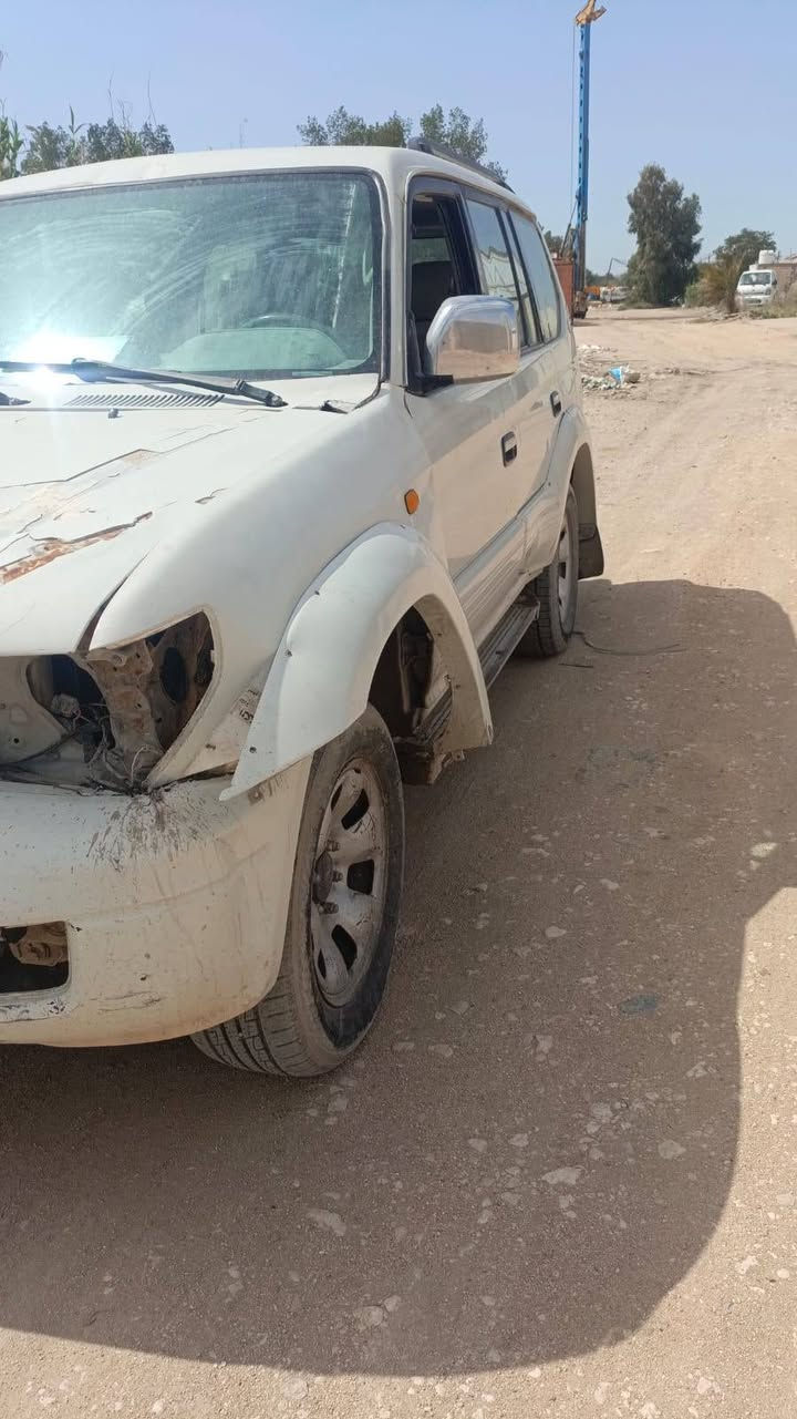 تيوتا برادو موديل 2000محرك كير شرط حداديه والسياره يحتاجلها لايتات وتصليح بنيد ابيع مااندل راعيها رقم اربيل وسنويه اصليه وتراي حلو السعر33وبيها مجال عنواني كربلاء ***********
