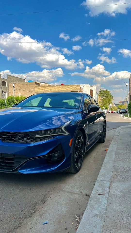 سلام عليكم  K5 GT line موديل 2022  1.6 توربو فول للاخير بنوراما و 3 عدسات لون جويتي ماشيه 47 الف حادثها جاملغ جهة السايق وحافة البنيد بدون ايرباك صور الحادث والسونار موجودات رقم بغداد بأسمي
مكاني بغداد الاعظمية  السعر 177 وبي مجال بسيط   ***********

بصمه
بنوراما
تشغيل عن بعد مع التبريد
الاضاءة الداخلية ايماء يعني بدون لمس مجرد تقرب ايدك
شحن هاتف لاسلكي 
قياده ذاتيه ؏ الخطوط السريعه
هاند بريك بصمه 
ابل كار بلي و اندرويد اوتو 
مثبت سرعه 
نضام ABS
مانع انزلاق
حساس أطارات 
بك لايت ليد
شاشة الكبيرة
سماعات شركة Kia
كشافات امامي
شاشه اعطال
ويل كروم لونين
رادارات امامي وخلفي 
مراقبة النقطة العمياء
رادار الخطوط البيضاء 
اشاير بالمري
كشنات جلد احمر اسود
مقعد للسائق قابل للتعديل كهربائياً
لايتات ‏3 عدسات 
نضام قياده أيكو + سبورت +سمارت +نورمال
بلوتوث + aux + usb
فول تحكم ستيرن
كير أوتو + عادي
اوتو بريك 
‏ ‏الخريطة🗺📍
Led + زينون + كشافات 
السياره فول رادرات
‏AUTO Hold
تصميم خارجي رياضي
نظام الملاحة
مصابيح خلفية LED
مصابيح ضباب LED

عليها انارة داخلية الياف اصلية محيطية دشبول و 4 بيبان تكدر تغير اي لون من التليفون براحتك
