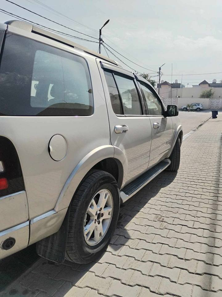 فورد اكسبلور 2007
سبعة راكب، تبريد قطعتين، فتحة سقف، تحكم ستيرن جهة وحدة، محرك، كير، كشر مكفولات، محركها 6 سلندر حجم 4000، ماشية 189 الف وقابلة للزيادة.. مكانها نجف..
سعرها 110 وبيها مجال.

متواجد إتصال، واتساب 
*********** بغداد, العراق
