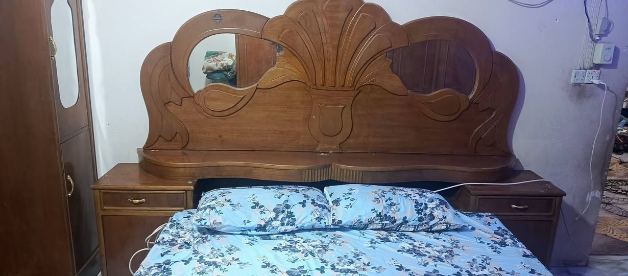 غرفه نوم عراقي تسكام ثقيل كلشش ام 6 ملحق طابقين نضيفه كلش سعر 850 وبي مجال قليل كربلاء حي القادسيه *********** كربلاء, العراق
