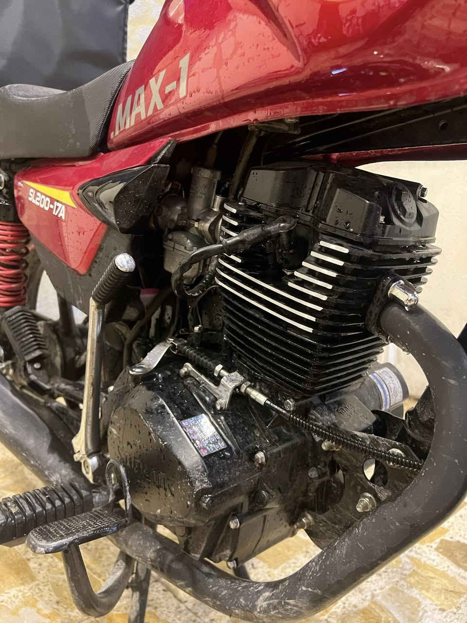 سلام عليكم دراجة سون لنك للبيع مكينة 200CC دشبول الكتروني مواصفات ماشية 1500 قبل شهر منزلها زيرو بعد بيها ضمان 5 اشهر ع المكينة من الشركة ما ناقصها اي شي جيب فيتر وتعال اذا ناقصة شي اخذها و روح ابيعها جاهزة ما اخذ منها شي ، مكاني بغداد الصليخ شارع 600 ، السعر مليون 
***********
