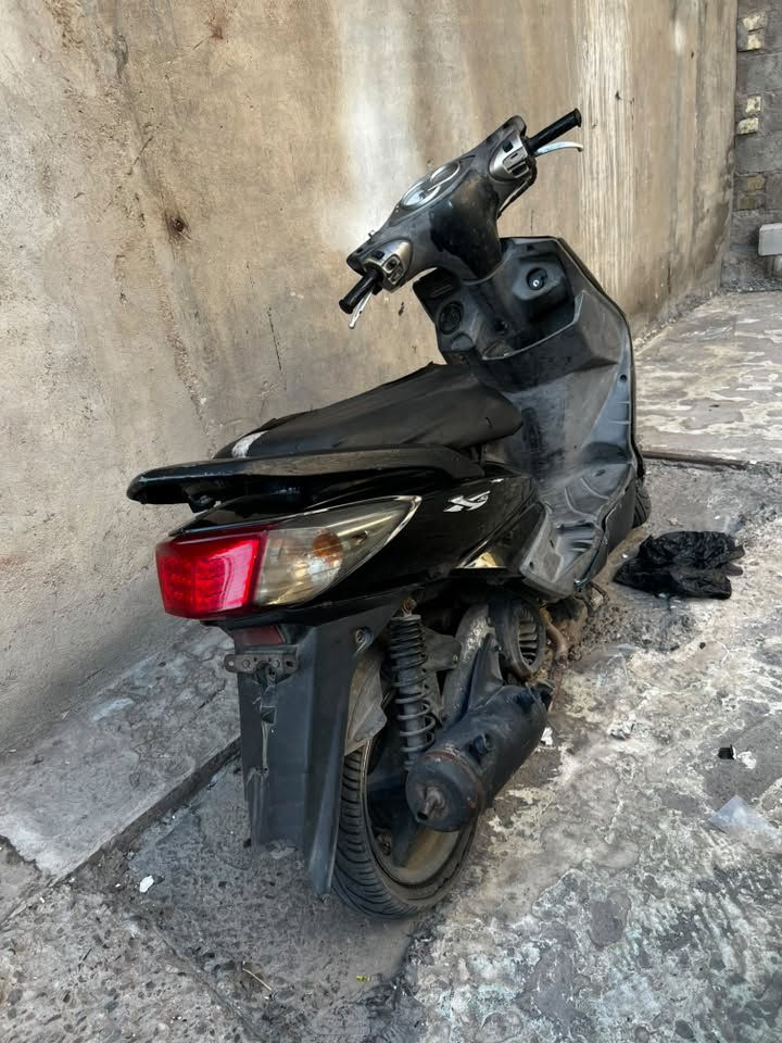 فحل مجفته
نقصها تاير خلفي و بريك خلفي  ونضافتها كدامك بيها ينرادلها تمكعيد للكفرات وً السوادات 
‏***********
