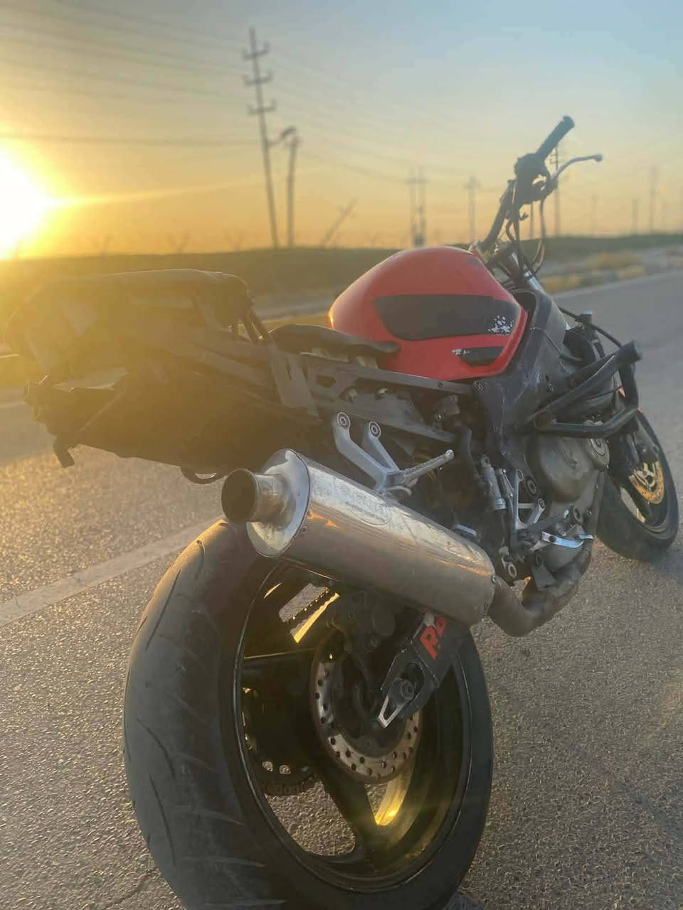 للبيع بطح f4i الدراجه شغاله
سعرها 1500 الشراي يتصل 

***********

عنوان كوت
