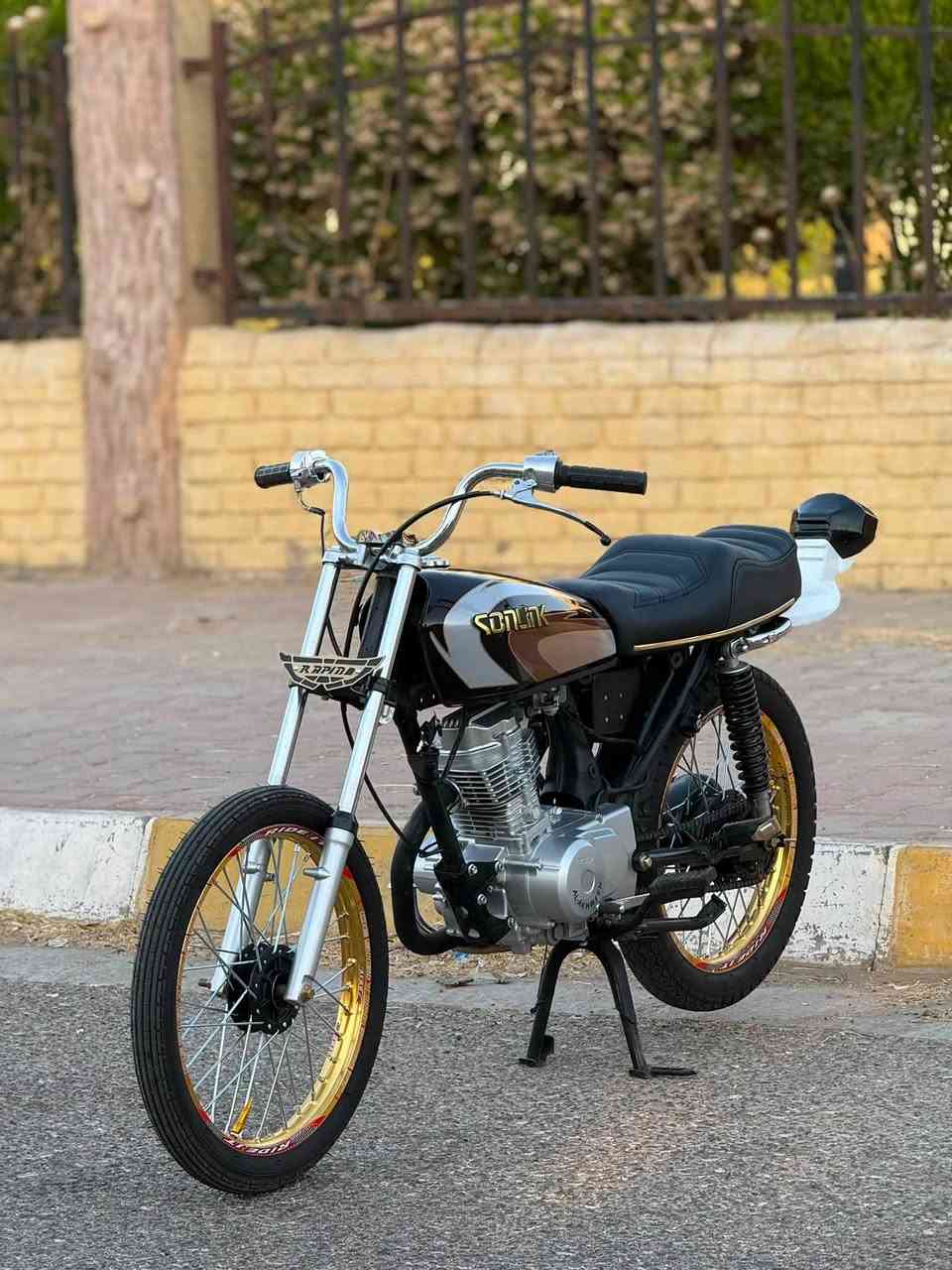 سلام عليكم رابيدو صفر إسبوعين من تعمير اي عيب مابيها وتك ب كركوك وباقي محافظات ك جماليه شلعه ومعدل 130 تمشي شرط فحص وياله رياضيه سعر 725 الف ومو شراي لا يراسل رقم ***********
