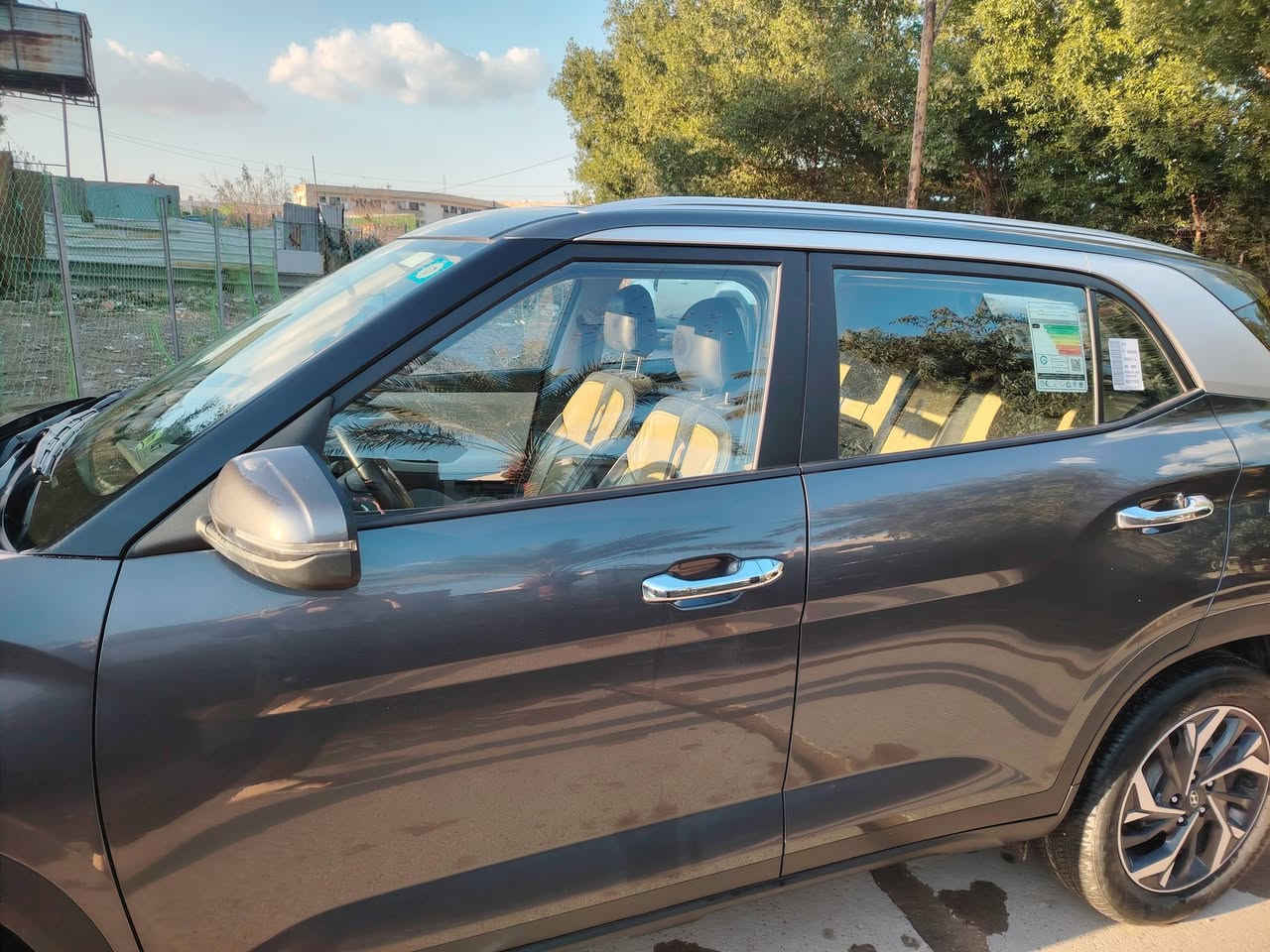 السلام عليكم..
كريتا 2023 لون فيلي ماشية 52 الف.. بيها تكحيل بسيط بالباب الورا الايمن والسبب تخريب سويج.. السيارة نظيفة من كير ومحرك وتبريد ثلج.. السعر 22 مليون دينار عراقي.. للاستفسار الاتصال على الرقم التالي ***********
