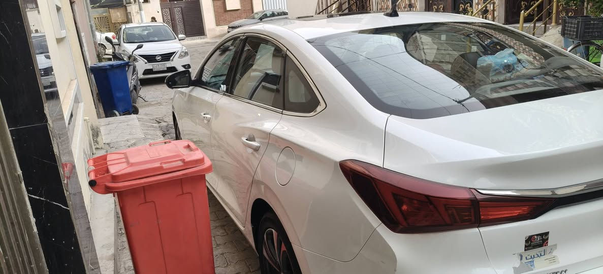 السلام عليكم ورحمة الله  سانجان ايدو بلاص  موديل 2023 حره باسمي ماشيه 84 الف  مكفوله  السياره جديده حيل  
السياره فول مواصفات  S اعلى فئه بيع او مراوس ب ايدو 25 او بي واي دي         مواصفات السياره
مكينه 1400 شرط بانزين عادي وتوكل 
تبريد ثلج
كشنات جلد تدفئه  وتبريد
رادار امامي
كامرات 360 وتسحيل داشكام
بانوراما. عل طول القماره
اشاير بلمري + هيترات جانبيه
 تخم تاير جديد+ صدر كله جديد  
رقم بغداد حره بسمي تحويل مباشر ماشيه 84 الف
مكان السياره بغداد حي البساتين ***********
