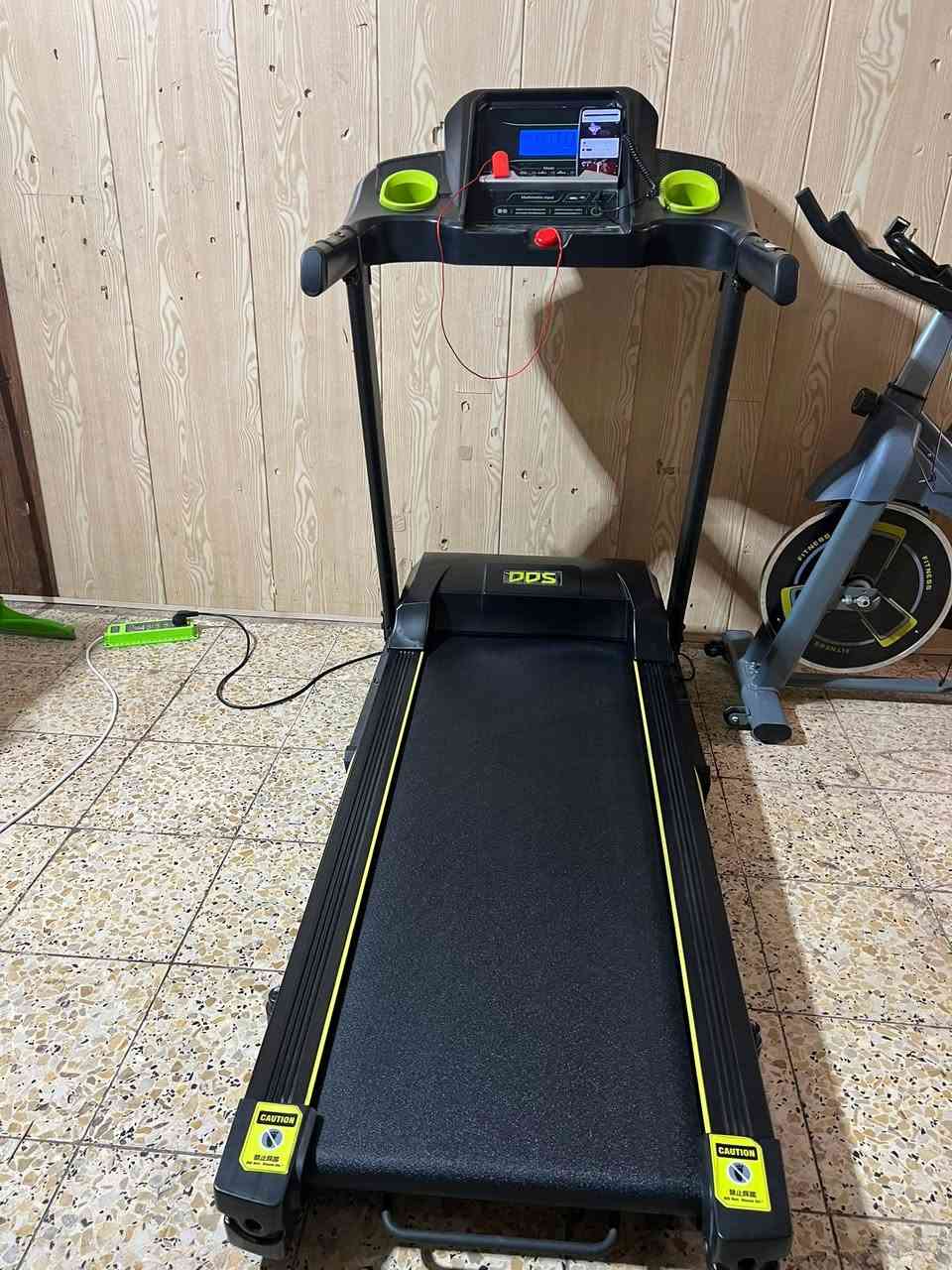 السلام عليكم جهاز جري ستعمال قليل نضيف 100/100
يحتوي على اواكس و فلاش وشاحن 
يتحمل وزن 130كيلو حقيقي
حساس نبضات القلب ومفتاح امان 
ونضام 
قياس المسافة 
السعر 225
العنوان بغداد حي لأمانة 
يوجد توصيل ***********

