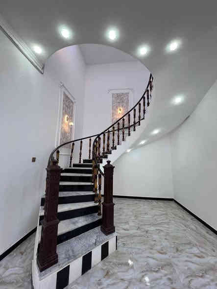 عرض مميز جداً 
#دار_سكن_للبيع_البناء_حديث
مساحة الدار 350م على شارع 12م تبليط
سعر #مناسب حسب الترتيب والمساحة
في أبي الخصيب مقاطعة كوت الحمداني
قرب محكمة القضاء الأعلى لإبي الخصيب
الدار #يقع ضمن مجمع سكني متميز 
#طابو صرف زراعي المالك عراقي 🇮🇶
#المحتويات :: كراج واسع حديقة بواجهة الدار 
مجمع صحيات خارجي خاص بالضيوف مع حديقة
للدار #مدخلين / مدخل كلدور ومدخل على المطبخ
كلدور وأستقبال واسع ومطبخ حار + مطبخ بارد
صالة واسعة / مع ثلاث (3) غرف منام واسعة 
#تصميم الدرج بقمة التميز مع أختيار المحجز 
……..
#السعر_المطلوب:: 148مليون قابل للتفاوض
……..
الدار افضل من التصوير / والكلام مختصر بالشرح
……..
نستقبل جميع العروضات العقارية .
…….
#للأستفسار :: ***********
