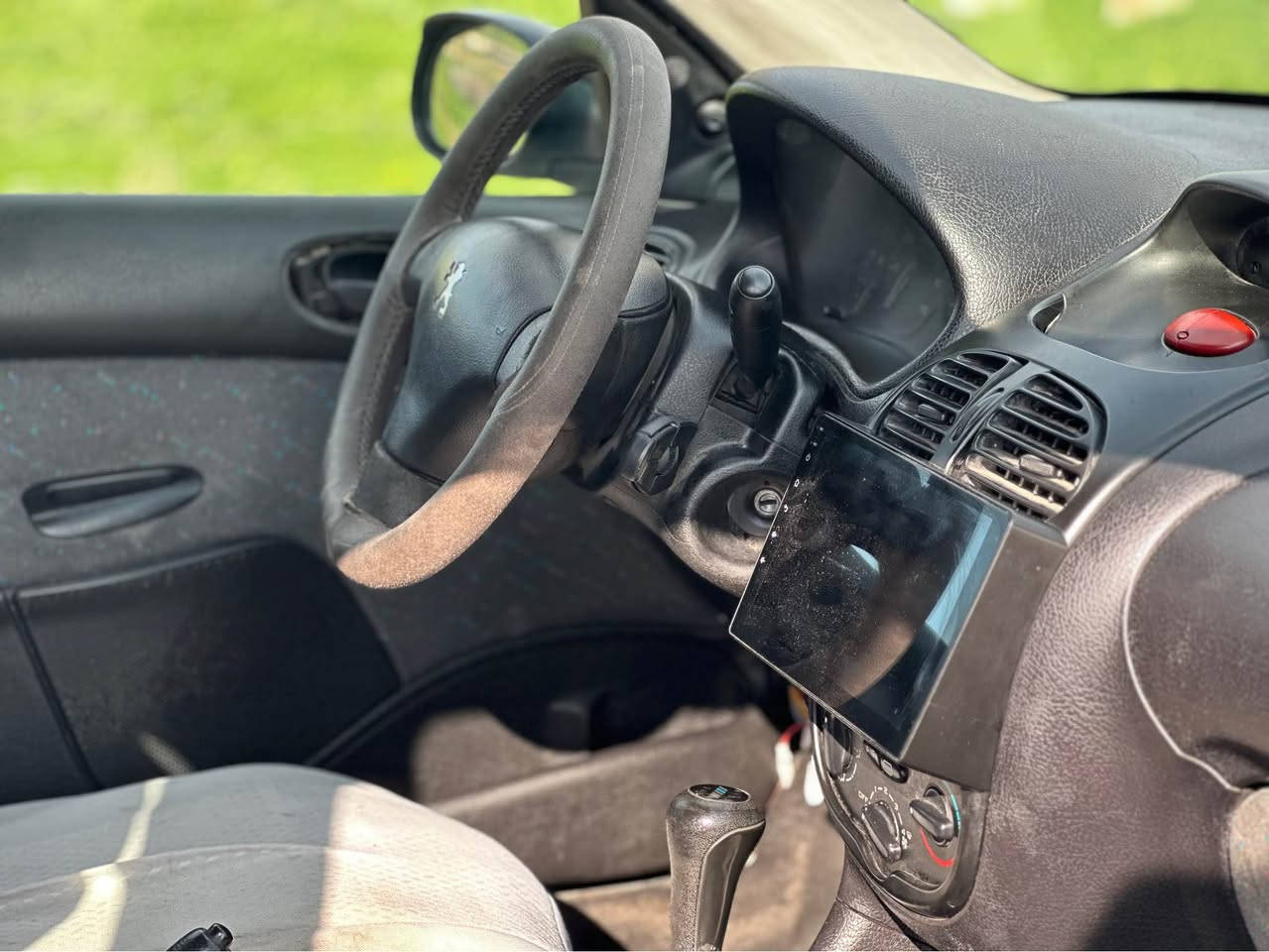 بیجو ٢٠٦

مۆدێل ٢٠٠٨

گێڕو مەکینە بەشەرت 

تەبرید بەشەرت 

موسو بڕاوە بەشەرت ساغە

چوار تایەی تازە

شاشە ایپاد خەلەلی کارەبایی بە شەرت

نرخی ٢٩ وەرەقە و کەمێک مەجال 

***********

*********** كويسينجاك, أربيل
