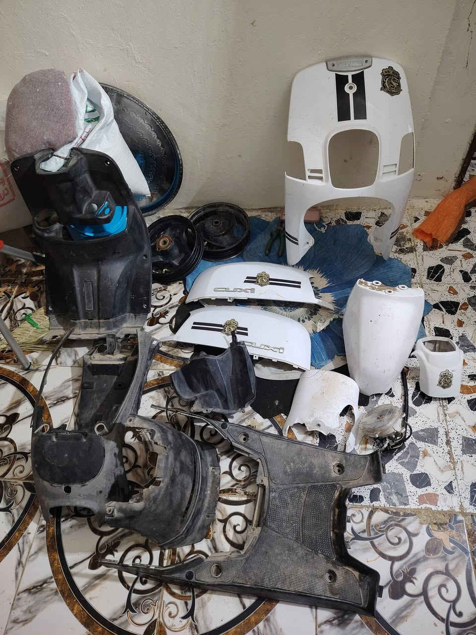 كفرات بوليسي ودواخل نضيفات الشراي يراسلني واتساب فقط ما متواجد عل فيس هذه رقمي ***********
