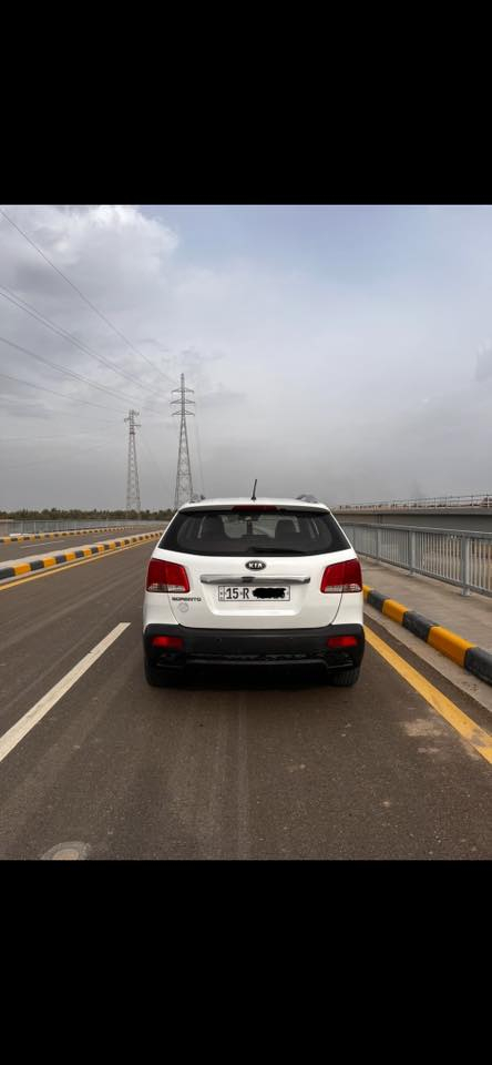 سورنتو  2012 اربعه سلندر ما مضروبه مابيه صبغ  لون ابيض سبعه راكب بصمه رقم انبار جديد  السعر 165 بيه مجال للشراي
 رقم الهاتف  ***********
