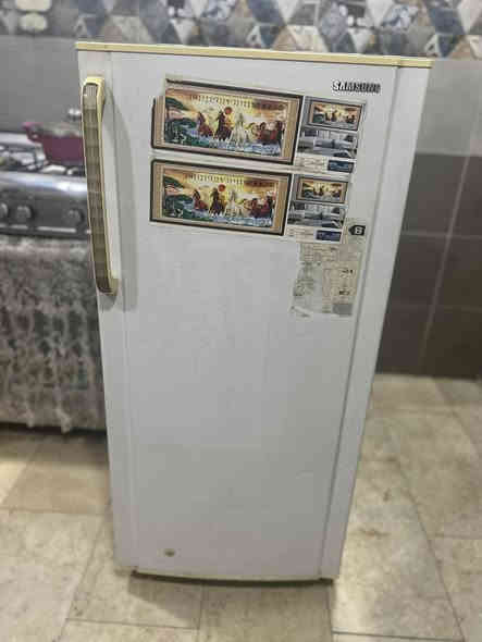 ثلاجه سامسونج للبيع 

حجم 9 
السعر 100 شغالهه بيهه ضمان سنة 

الرقم والعنوان بغداد شارع حيفا 
***********
