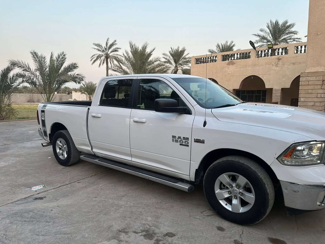 رام 2019 كلاسك  باب طويل
محرك 8 سلندر 5700 
سيارة كفالة كير محرك تبريد صدر كلها كامله 
ضررها بنيد فقط مبدل 
رقم ديالى الجديد 
للبيع او المراوس


**إذا كنت صاحب هذا الإعلان وتريد حذفه لأي سبب، رجاءا أرسل رسالة إلى الدعم الفني**