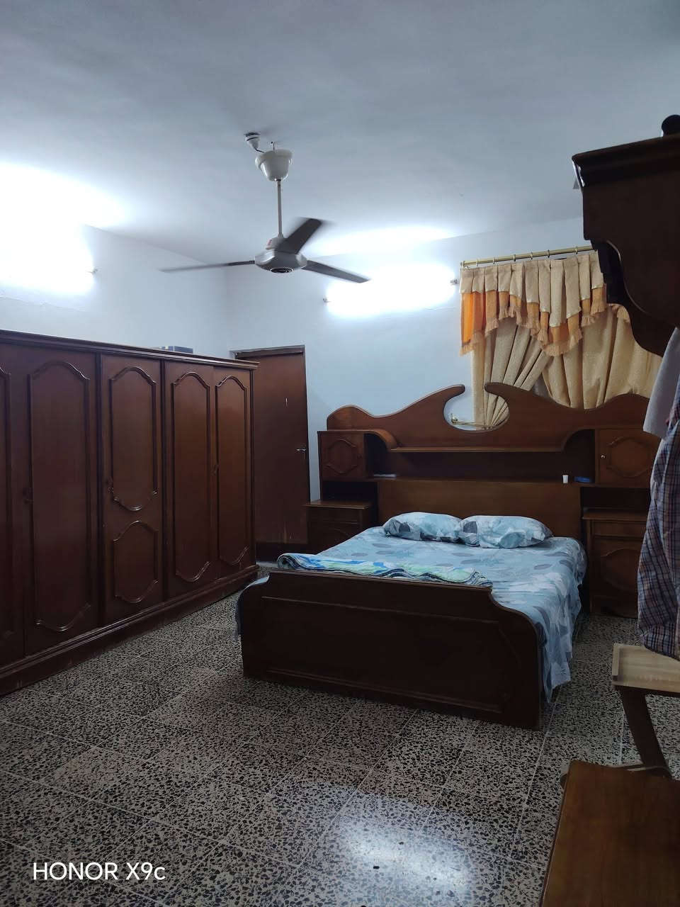 🏡✨ فرصة مميزة للبيع في أحد أفضل مواقع حي الرفاق ✨🏡
📍 حي الرفاق – قرب الروضة المحمدية 🌟 موقع ممتاز جداً وخدمات كاملة 🏫 قريب من المدارس والأسواق والجوامع والمراكز الخدمية
📐 المساحة: 233 متر مربع 📏 الواجهة: 10 متر 📏 العمق: 23 متر
🏠 العقار طابق ونصف
🔹 الطابق الأرضي: ▪️ غرفتان نوم ▪️ هول واسع ▪️ استقبال ▪️ مطبخ ▪️ صحيات ▪️ كراج واسع
🔹 الطابق الثاني: ▪️ غرفتان نوم ▪️ هول ▪️ صحيات
✅ العقار بحساب أرض ✅ صالح للسكن مباشرة ✅ منطقة هادئة ومخدومة بالكامل
📞 للتواصل والاستفسار: *********** ***********
📍 مكتب تاج الملوك للعقارات حي البكر – سايدين الكنيسة – مقابل أزياء الأصدقاء
🏘️ عندك عقار للبيع أو للإيجار؟ راسلنا على الخاص أو اتصل بنا مباشرة.
👑 مكتب تاج الملوك للعقارات عنوان الثقة
