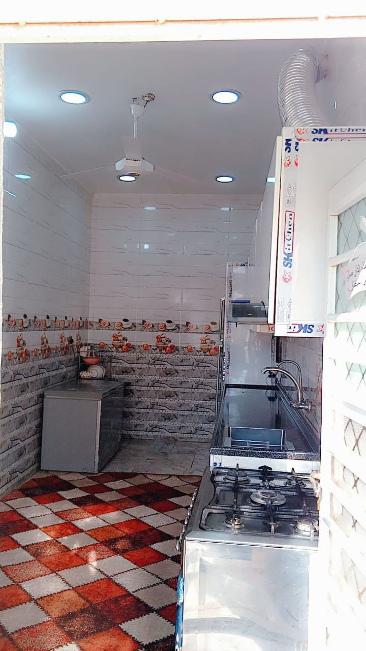 بيت للبيع 
بناء حديث حي الوحده قرب الفلكه الجديده مساحه 180 
غرفتين وصاله وستقبال ومطبخ وصحيات داخليه وخارجيه ومساحه اباب البيت الفضله مال الرصيف من ضمن البيت
***********
***********
