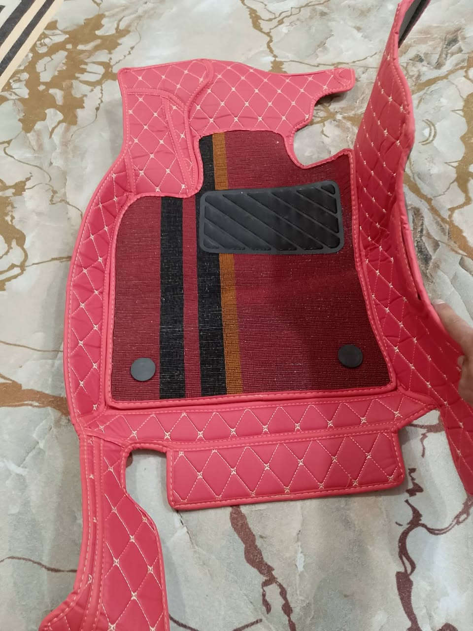 سلام عليكم اخوان لمهتم كاعيات مال سياره كامري مستورده من الصين زوجين كل زوج شكل وثنينهن دازيهن نفس لون اريد ابيع زوج منهن حلوات وجلدهن قابل الغسل لعنوان كربلاء طويريج تواصل ع ***********
