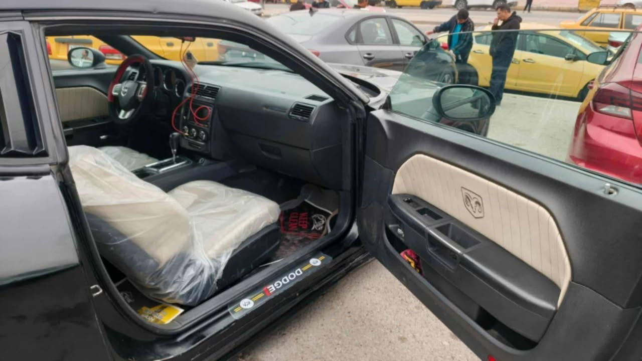 السلام عليكم
جالنجر ١٤
السياره حادث جاملغ خلفي بأمريكا
وجاملغ امامي جهة السائق هنا بالعراق
السياره مرشوشه حزام جماليه 
بدون دواخل
مكينه و كير مكفولات
رقم بغداد
مواصفاتها معروفه
شاشه كبيره
حساس خلفي
حداديه جديده
تخم تاير جديد.
للبيع او امراوس بأحدث
***********
