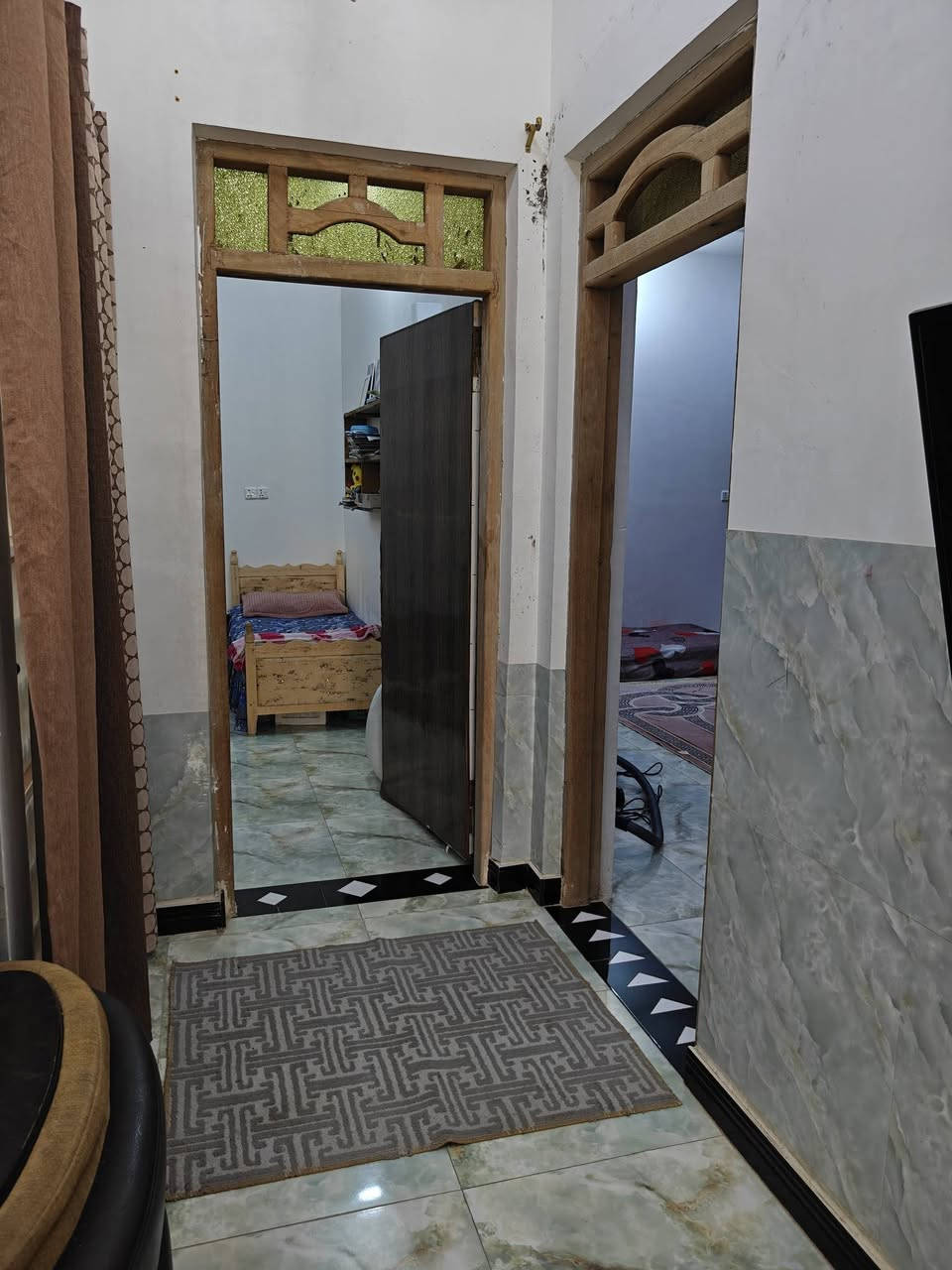 دار للبيع الماجديه منطقة حجي حسن التبليط زراعي مساحه 150متر بداية المنطقه ماء مجاري كهرباء امبيريه أناره خدمات كامله يتكون استقبال مطبخ صاله غرفتين وصحيات داخل البيت وخارج البيت للأستفسار خاص او على الرقم ***********
