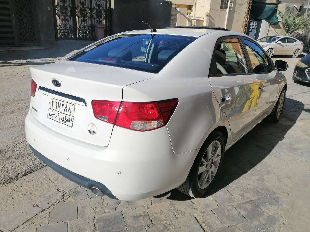 سيراتو 2012 فول مواصفات
بصمة تشغيل وابواب + 2بصمات البلادية وياهه
فتحه
فول تحكم ستيرن +شفتات
شاشة اندرويد +كاميرا دواره + داش كام
حساسات خلفية 
4 دسك +ABS
5 ويل كب
مرايا شفط + اشارة لد
محرك وكير ع وضع الشركة بدون فتح ولا تبخير
حدادية جديدة
منظومة تبريد وتدفئة جديدة
السيارة جاهزة من كل النواحي ومكفوله فقط جاملغ امامي مرخه بدون صبغ سعر ب 115$ وبيها مجال مكاني النجف
***********
