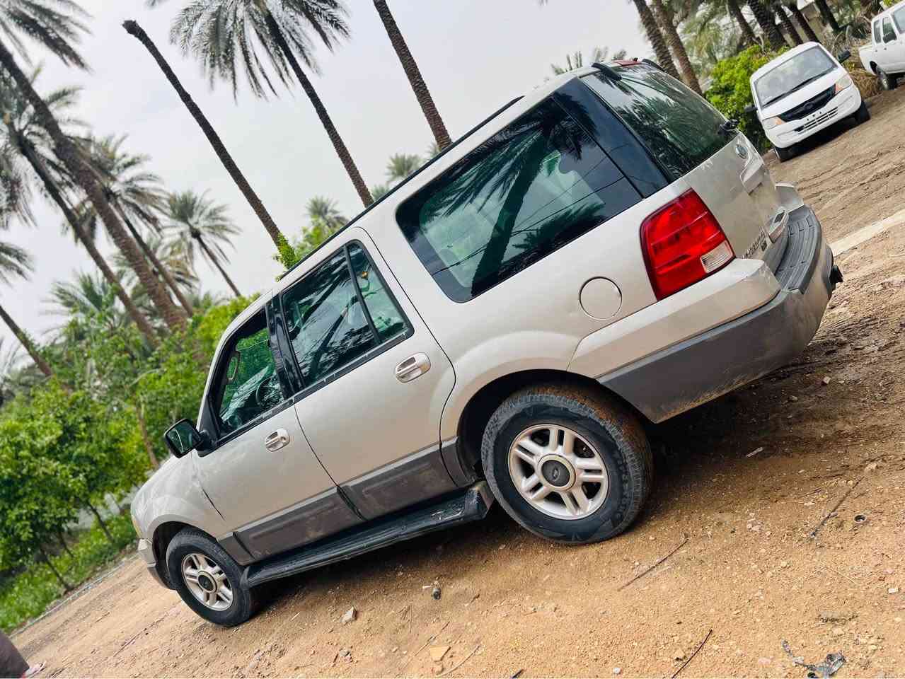 ﷽
تحيه طيبه اخواني الاعزاء للبيع او مراوس حسب القناعه  فورد اكسبديشن 2005 مزاد وزارة الداخلية كتاب المزاد بسمي اسوي وكاله للمشتري كتاب المزاد كامل تاخذه وتروح تترقم كربلاء 
السياره مكينه وكير بلاد جدد 
االسياره بدون صبغ أو ضربه 
السياره كلش جديده ع بلاد 7 راكب فول مواصفات وارد امريكي السعر 52$ بيه مجال للشراي 
***********
المكان كربلاء كربلاء, العراق
