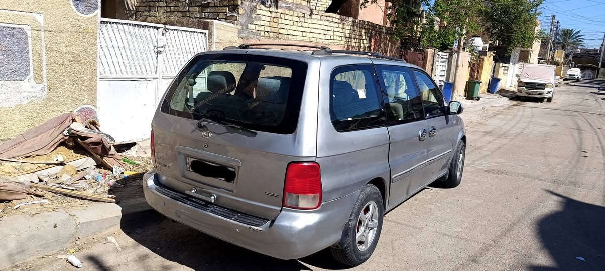 السلام عليكم كيا سيدونا مديل 2005 لبيع 7راكب
محرك 6سلندر
محرك وكير نظيفات شرط فحص سياره نظيفه
 ماناقصه شي بس تبريده اخر فتره صار بس فأن
مصبوغه حزام فقط 
سياره بانزين 
رقم بغداد جديد 
التواصل ***********
