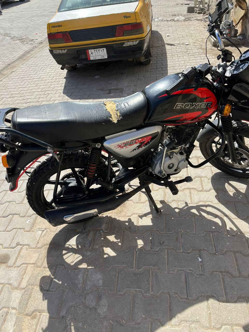 السلام عليكم بوكسر للبيع موديل2023 مرقم بغداد مكينه مكوفله كفاله برغي ممفتوح بيها ودراجه خير من الله بس بيها نواقص خفيفه يرادلها تعديلات جانت متروكه سعر 2500 للتواصل ***********
